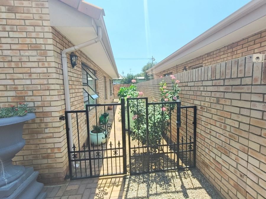 3 Bedroom Property for Sale in Potchefstroom South North West